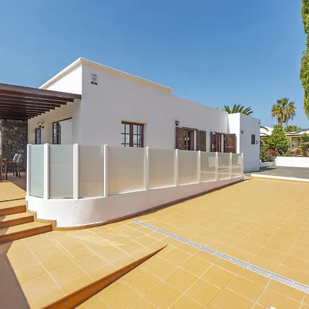 Stephanie Villa Playa Blanca