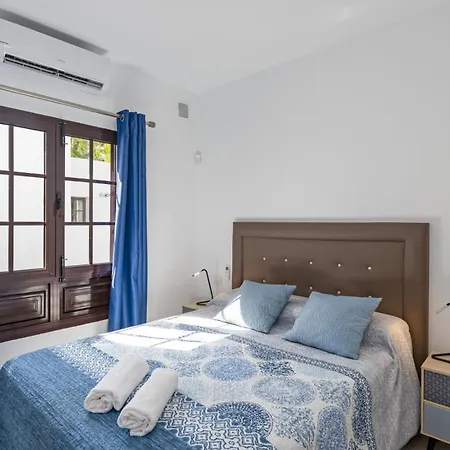 Stephanie Βίλα *