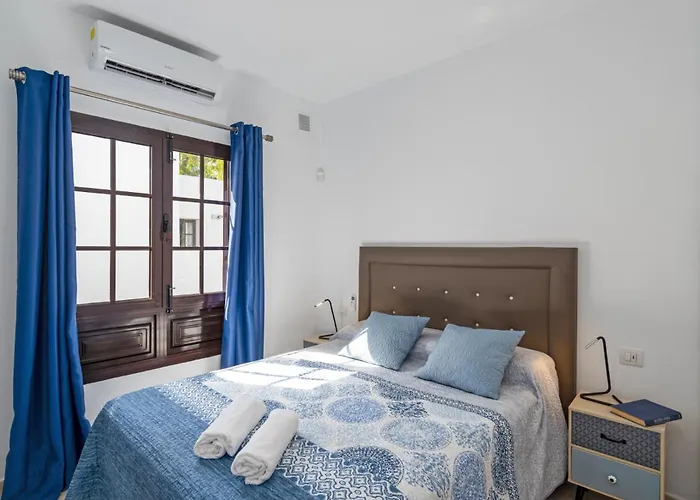 Stephanie Βίλα *