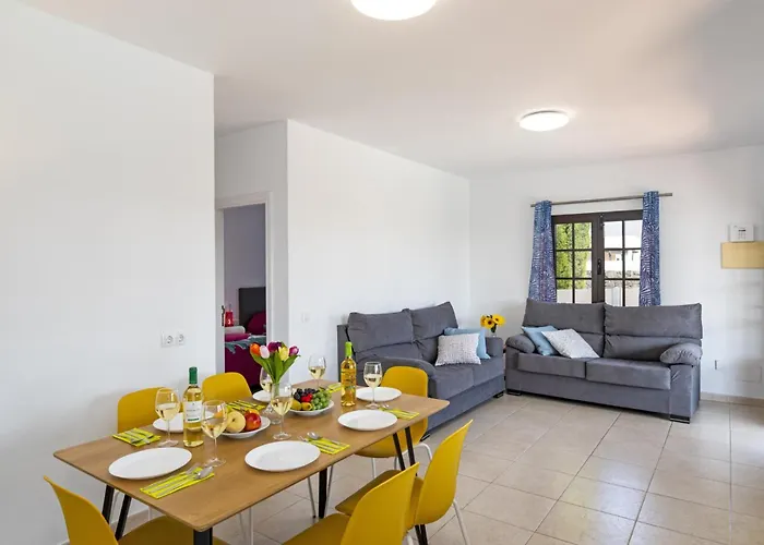 Stephanie فيلة بلايا بلانكا